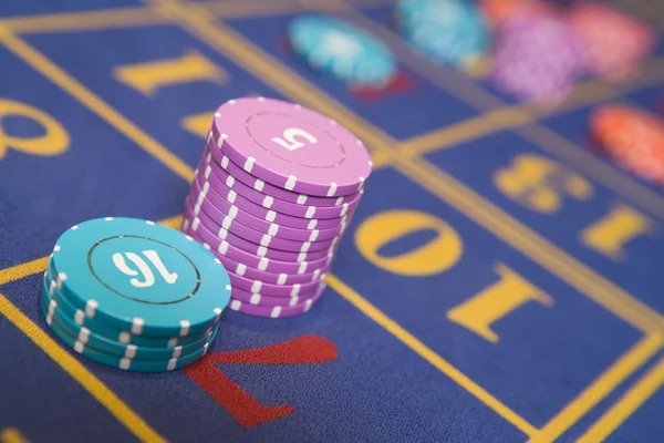Andar Bahar live-dealer studio with card table and multilingual betting interface